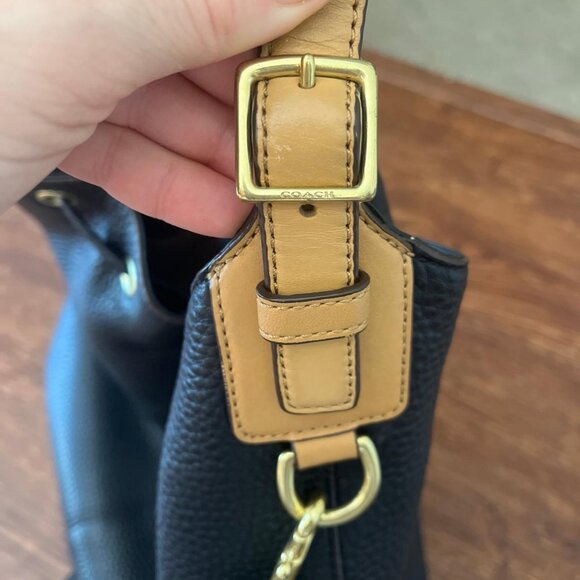 Coach Legacy Drawstring Leather Bag Like new - Picture 3 of 4